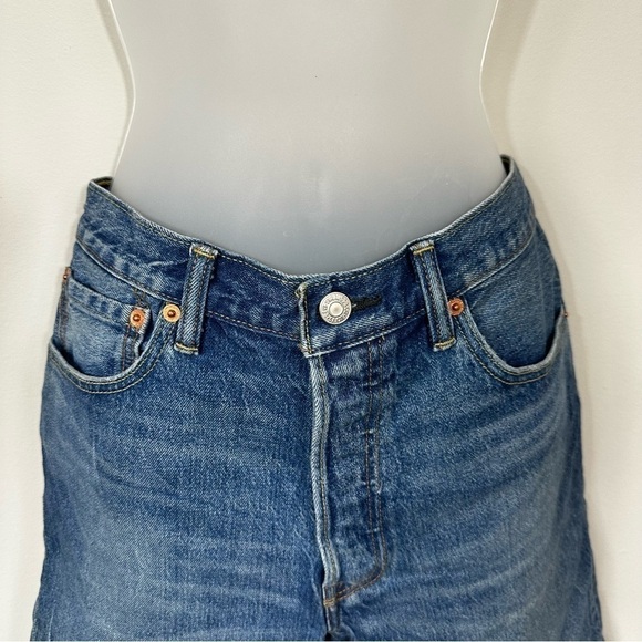 🚫SOLD🚫 New Levi’s Men’s Denim Shorts in Size 32 - Picture 2 of 8